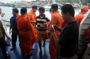 http://www.balitapinoy.net/images/rescued_from_ships_collision.jpg
